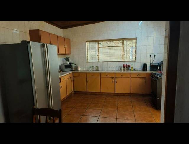 5 BEDROOM HOUSE FOR SALE IN BRENTHURST